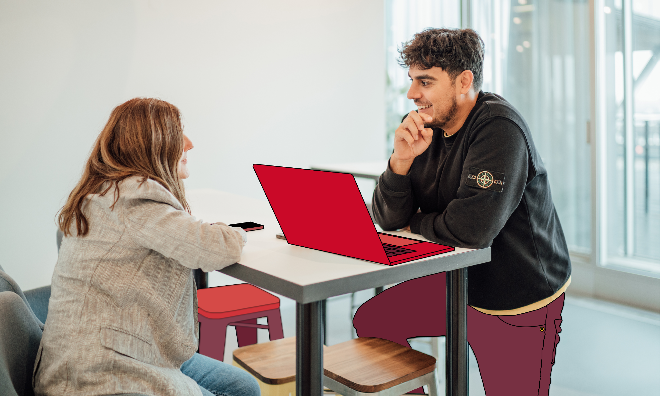 Impiegati coinvolti in una conversazione di lavoro