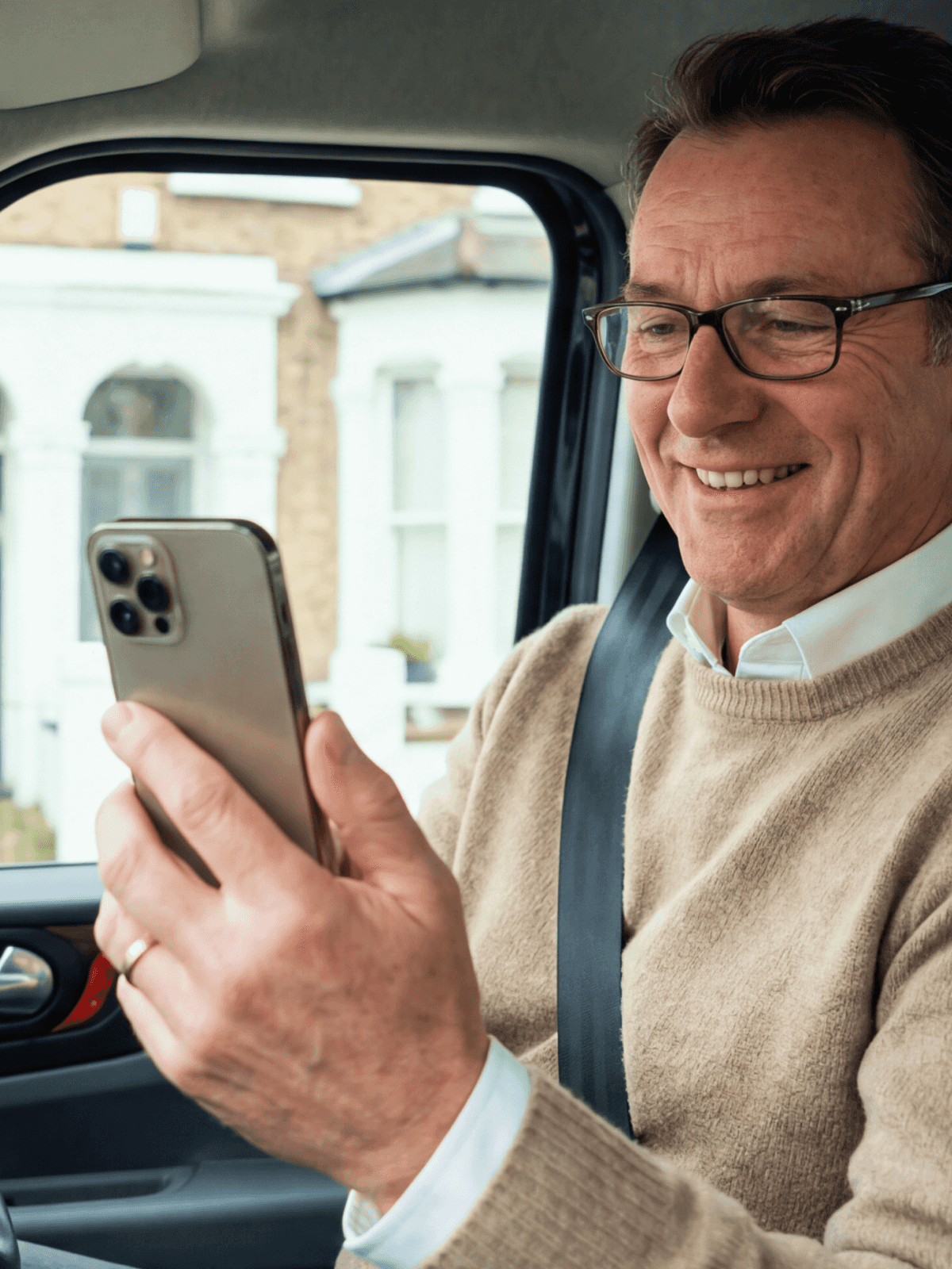 UK_Driver App_Section 1_FullscreenMedia_mobile-mediumHeight_2-wheels.png